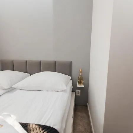 Maya's Flats 57- Bridge Apartman *